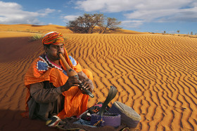 A Snake Dance in the Desert Wild Snake catching