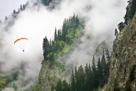 Para trooping on the Mountains Clouds